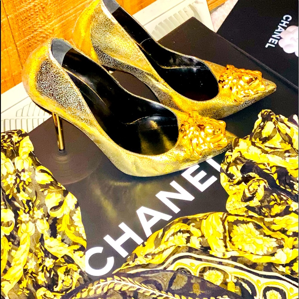 Medusa Pumps Versace size 9